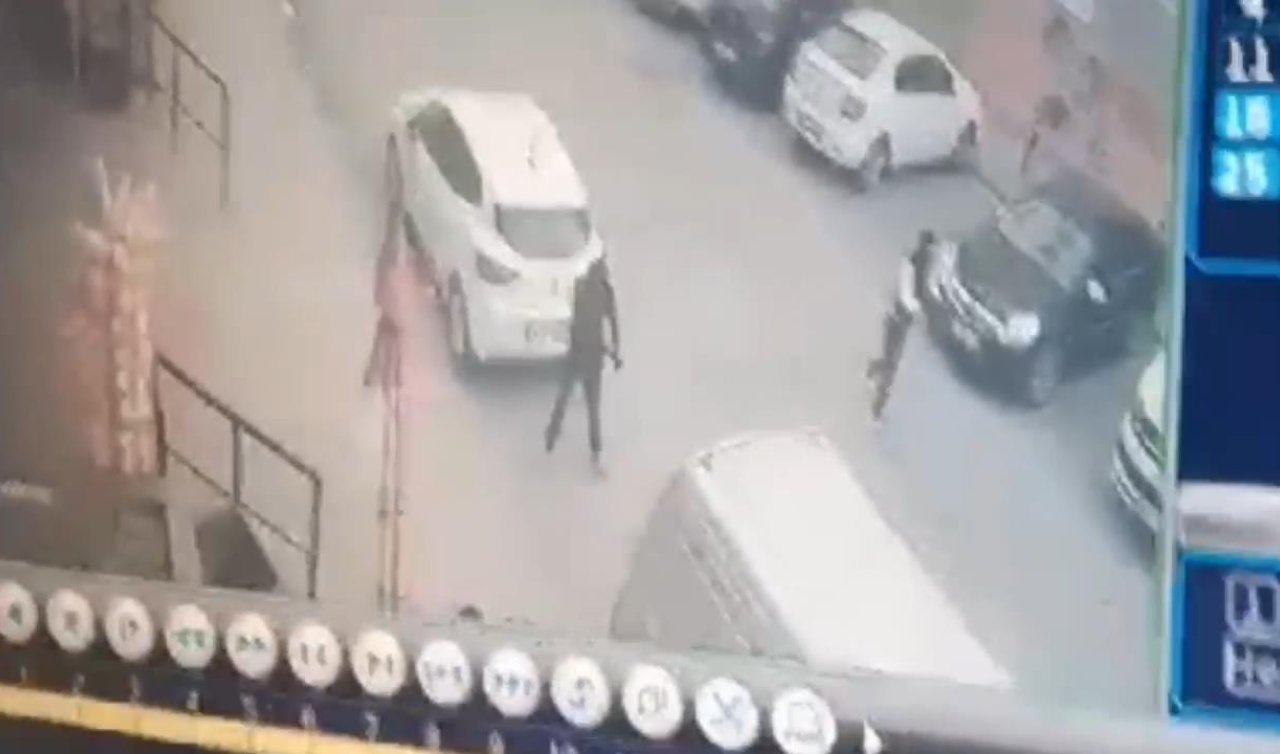  Sokak ortasında uzun namlulu silahlarla saldırı