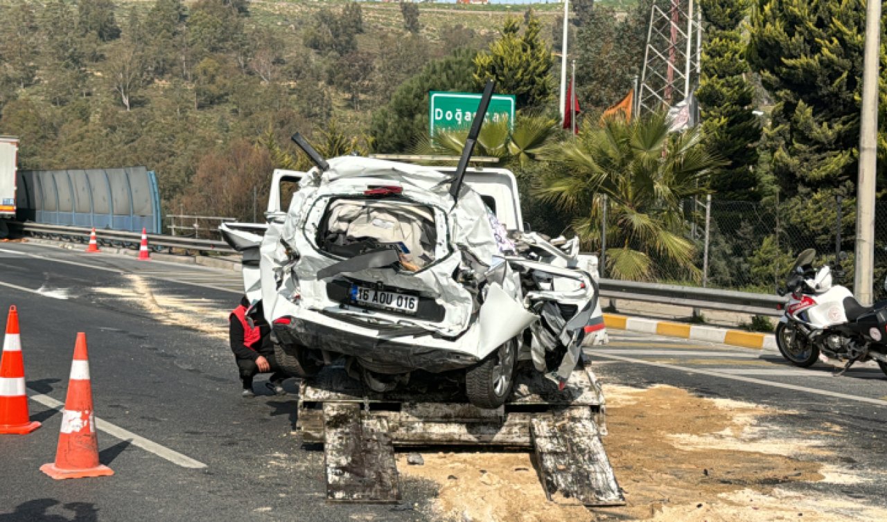 Otomobil iki tırın arasında kaldı sürücü hayatını kaybetti