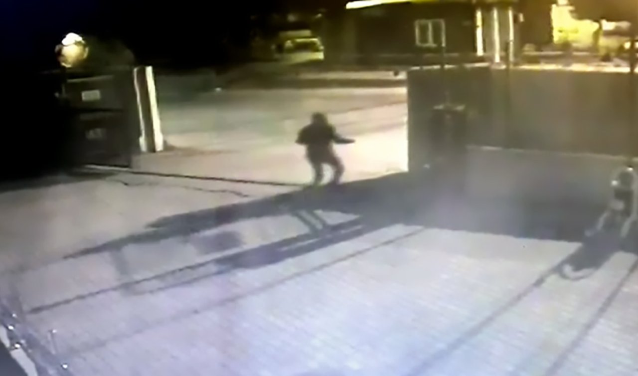 Polis merkezine pompalı tüfekle ateş açtı
