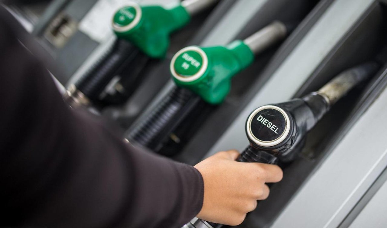 Otomobil yakıntında dizel ve LPG benzini tahtından etti