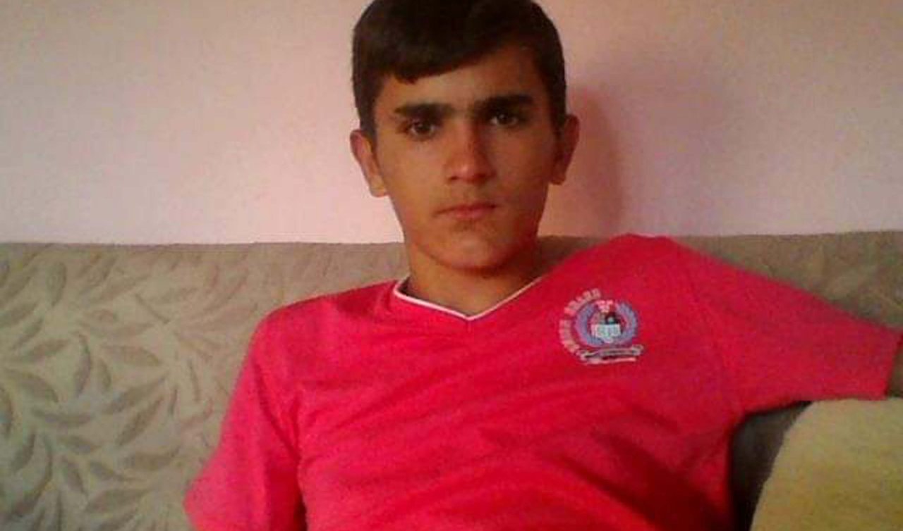  Bıçaklanıp kendi imkanlarıyla hastaneye gittiler: 1 ölü 1 yaralı