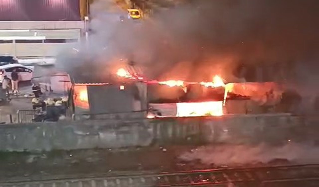 Pazar tezgahları alev alev yandı! O anlar kamerada