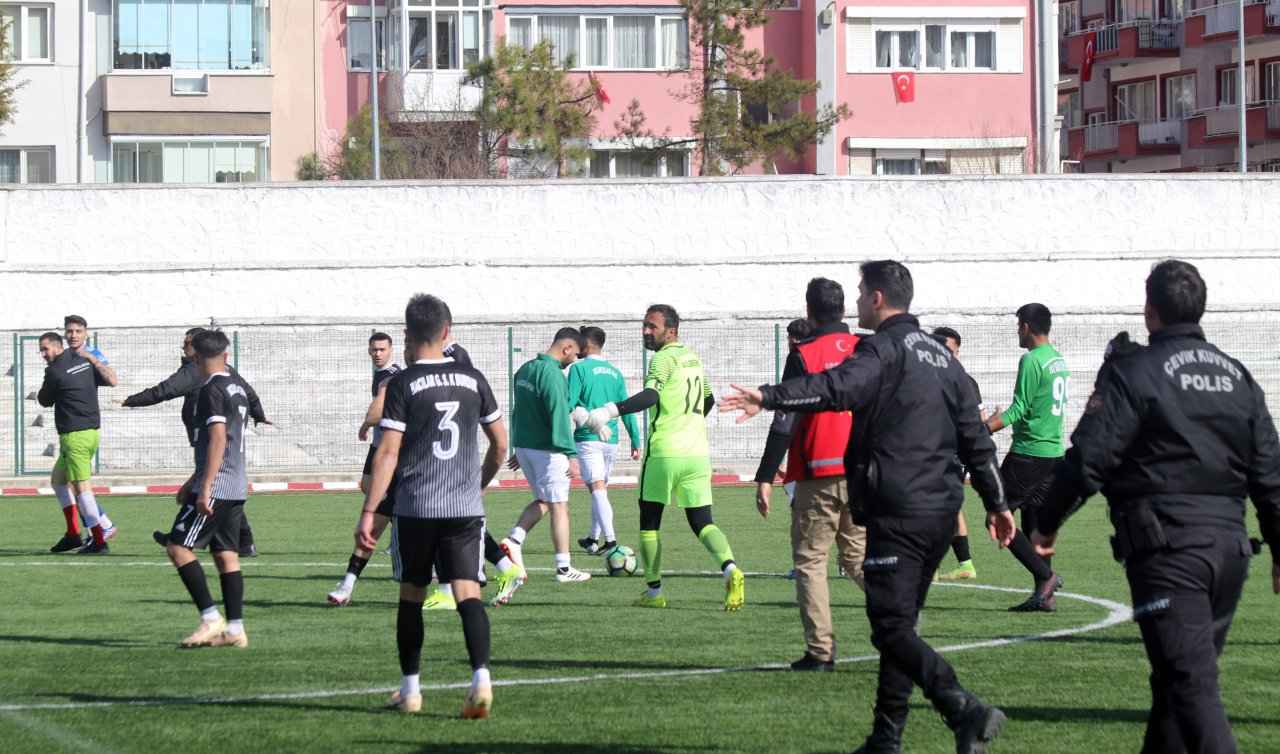 Maç bitti saha karıştı! 3 futbolcu hastanelik oldu