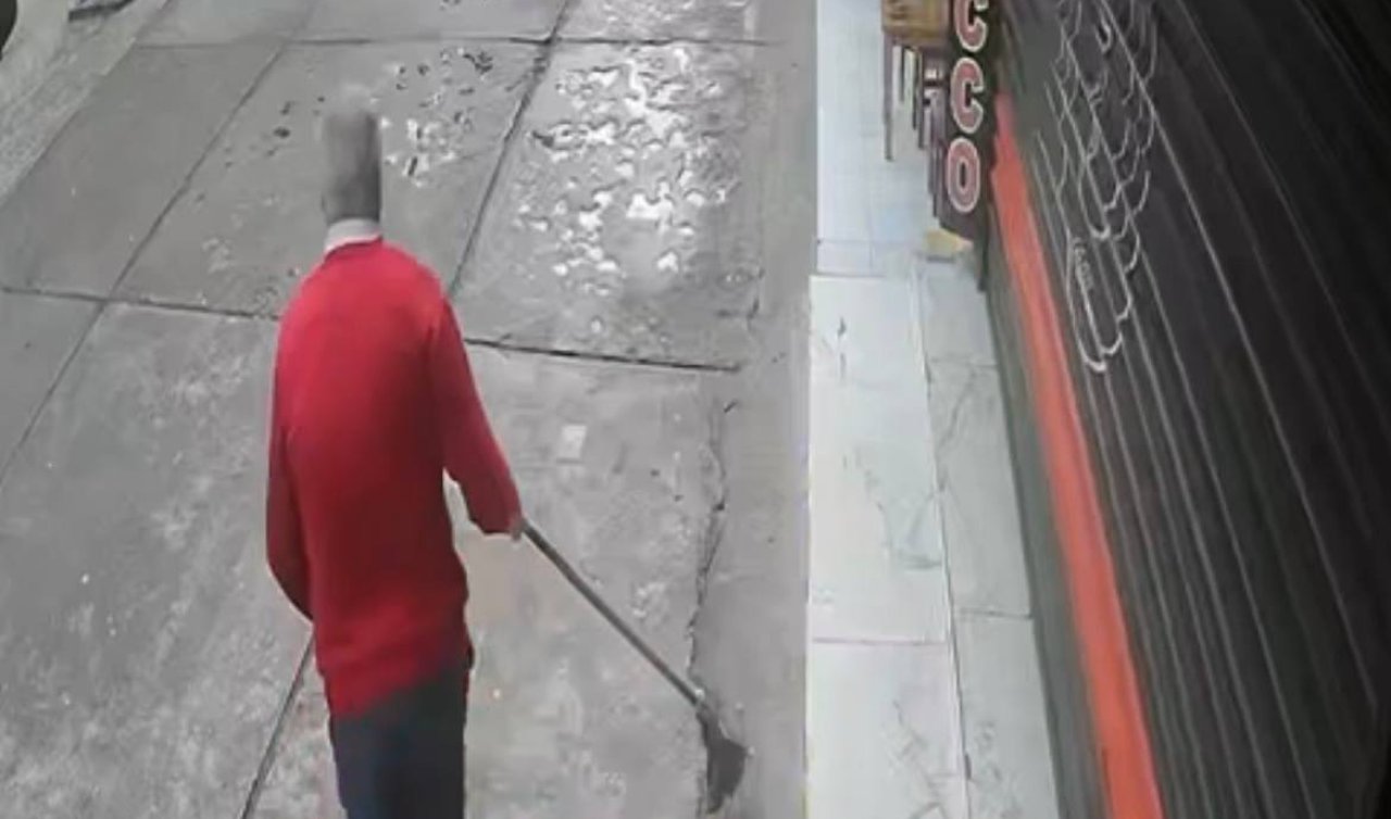 Kar maskesiyle girdikleri kuyumcudan 1,5 kilo altın çaldılar 