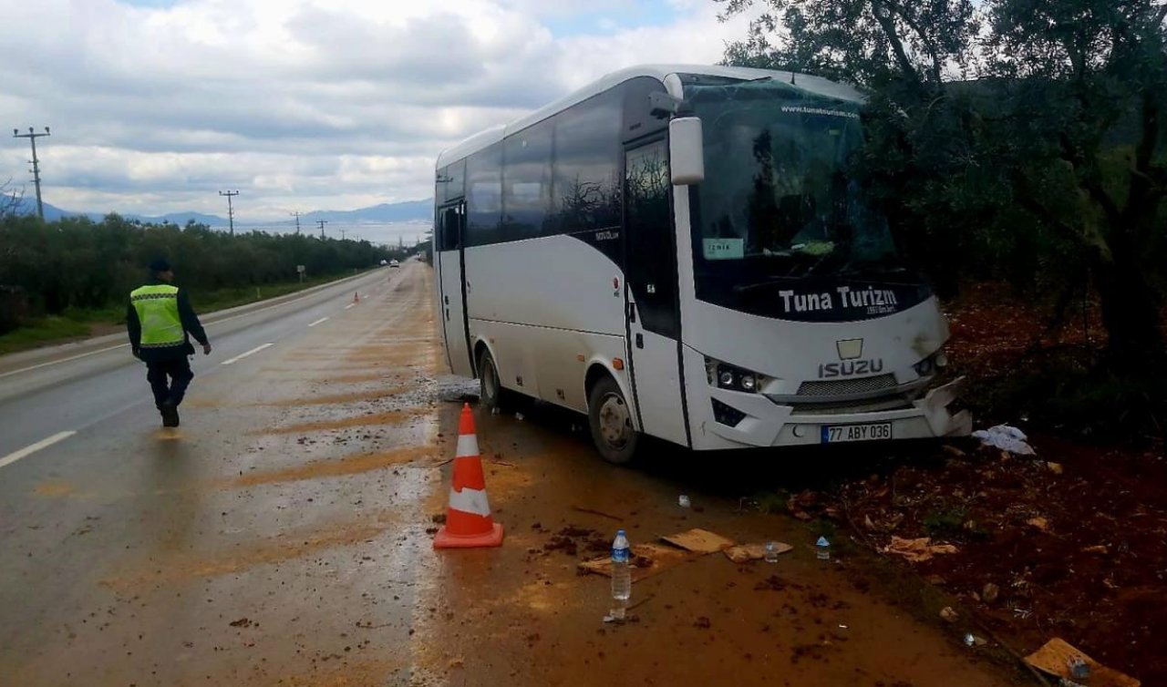 Tır ile midibüs çarpıştı: 8 yaralı