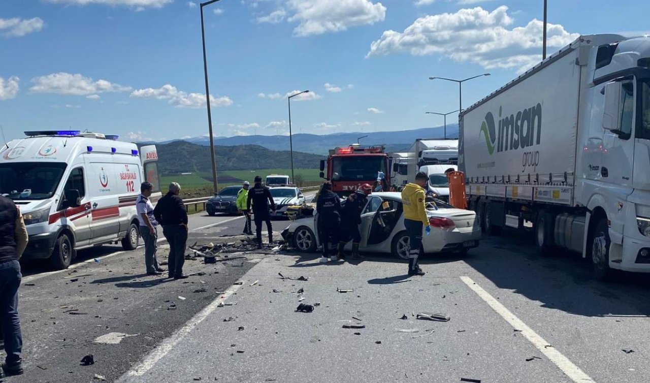 Otomobil tıra çarptı: 2 ölü 2 yaralı