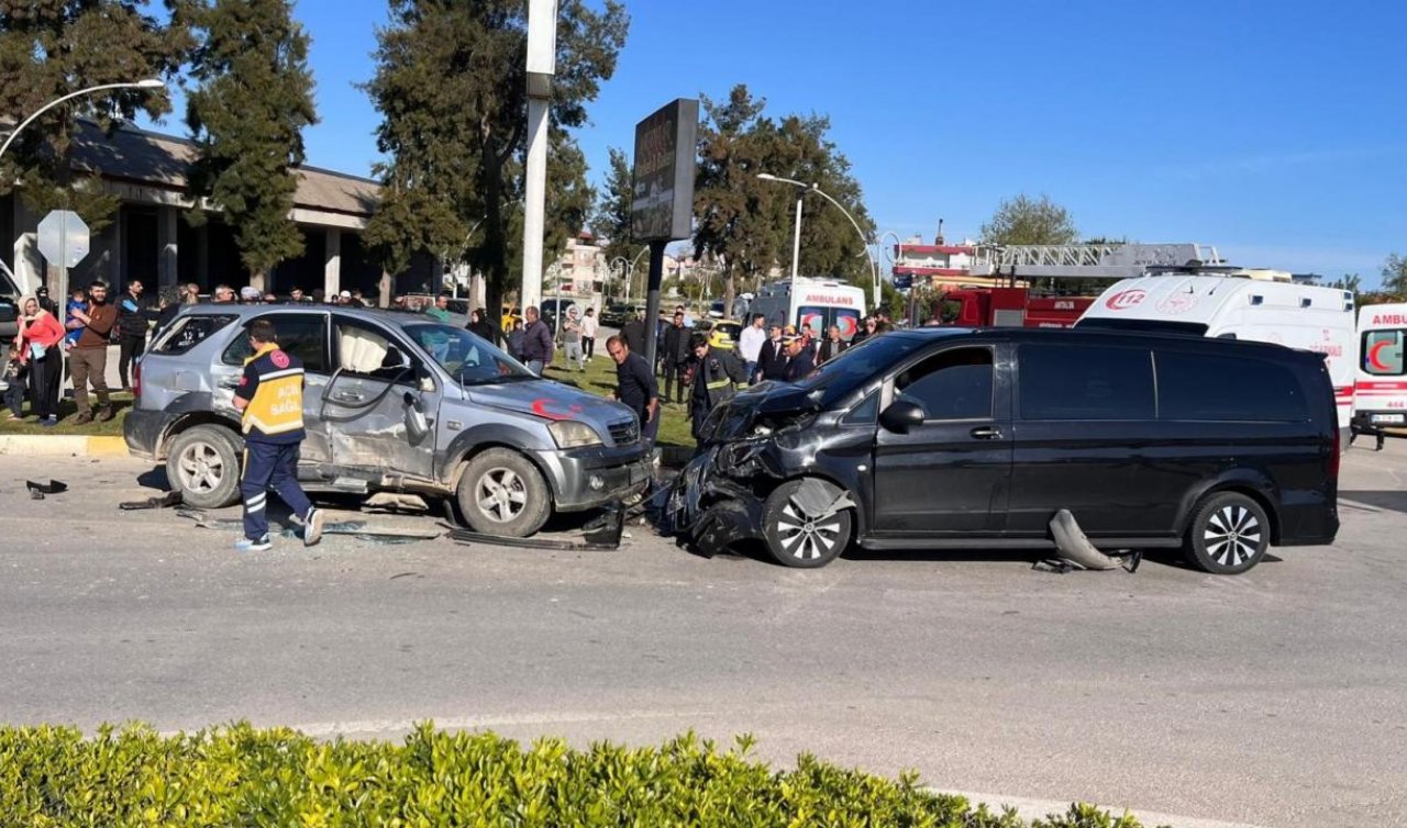 Minibüsle cip çarpıştı: 12 yaralı