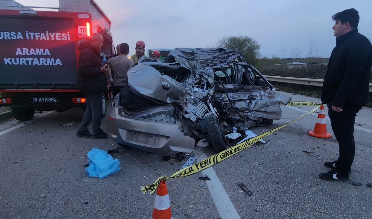 Karşı şeride geçen otomobil TIR’ın altına girdi: 2 ölü 1 yaralı