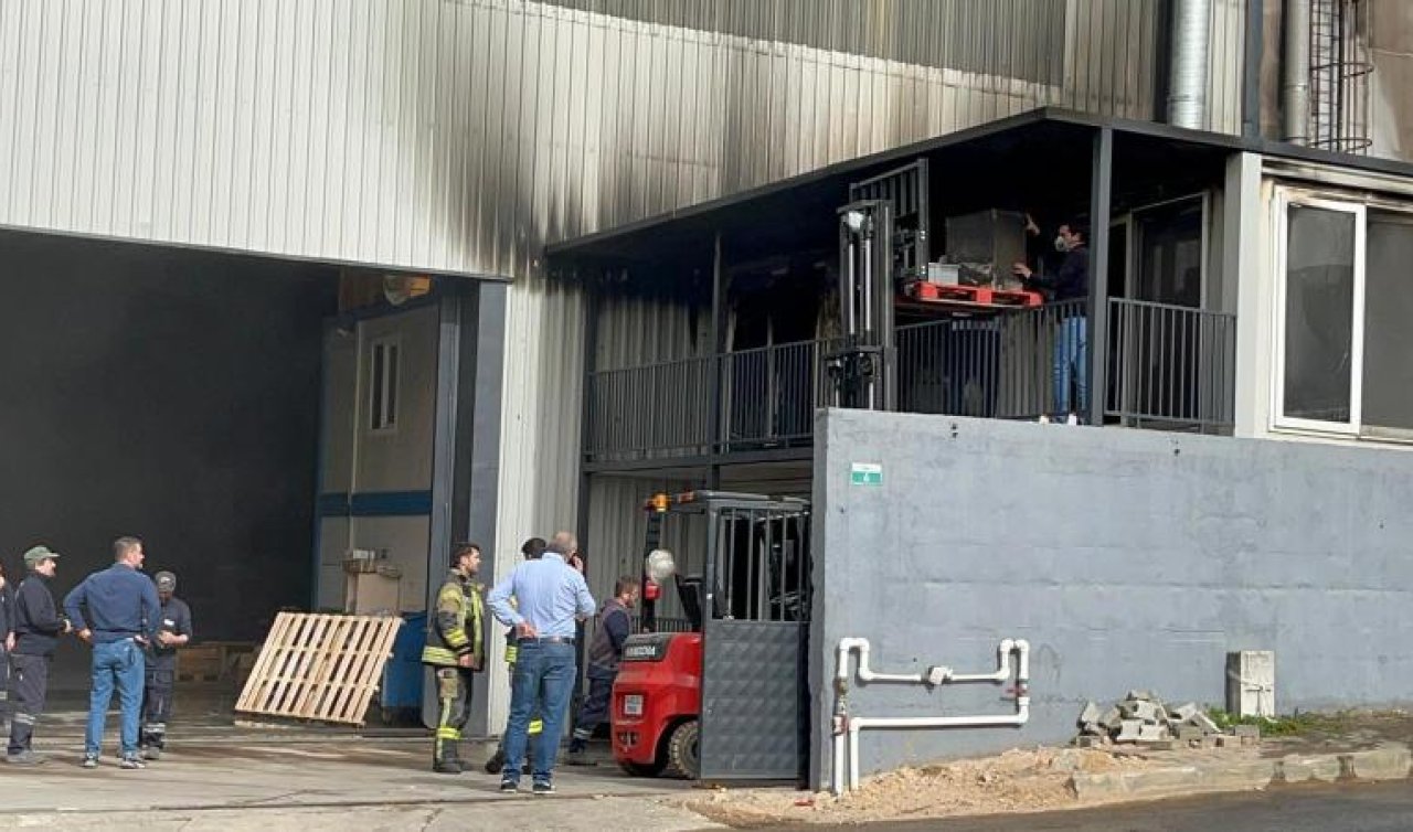 Plastik su tankları üreten fabrikada yangın çıktı