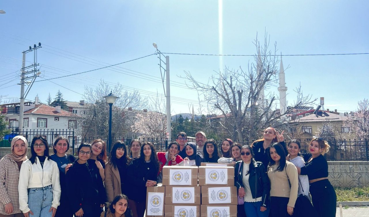 Selçuk Üniversitesi öğrencileri ramazan kolisi dağıttı