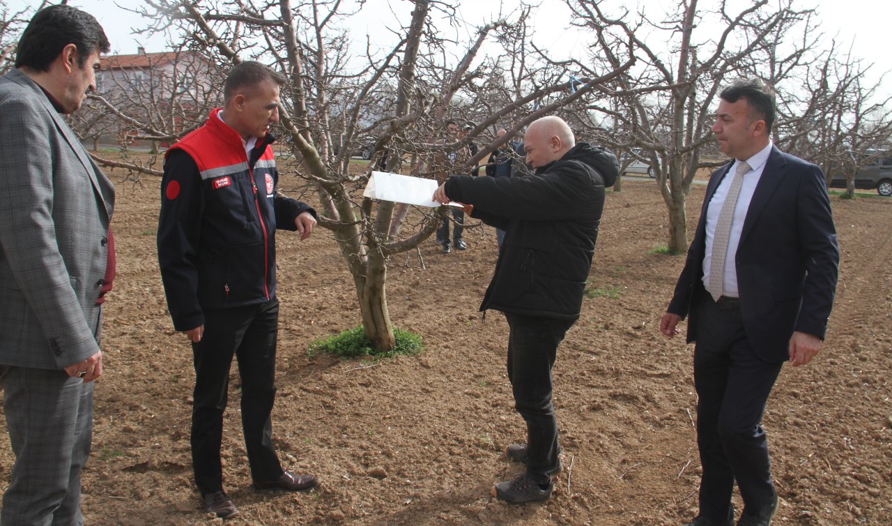 Konya İl Tarım ve Orman Müdürü Seçen Beyşehir’e elma bahçesini gezdi