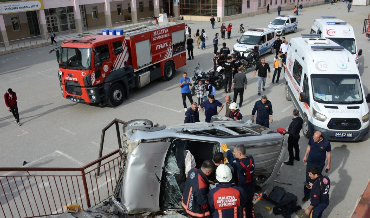 Kontrolden çıkan araç okul bahçesine uçtu: 2 yaralı