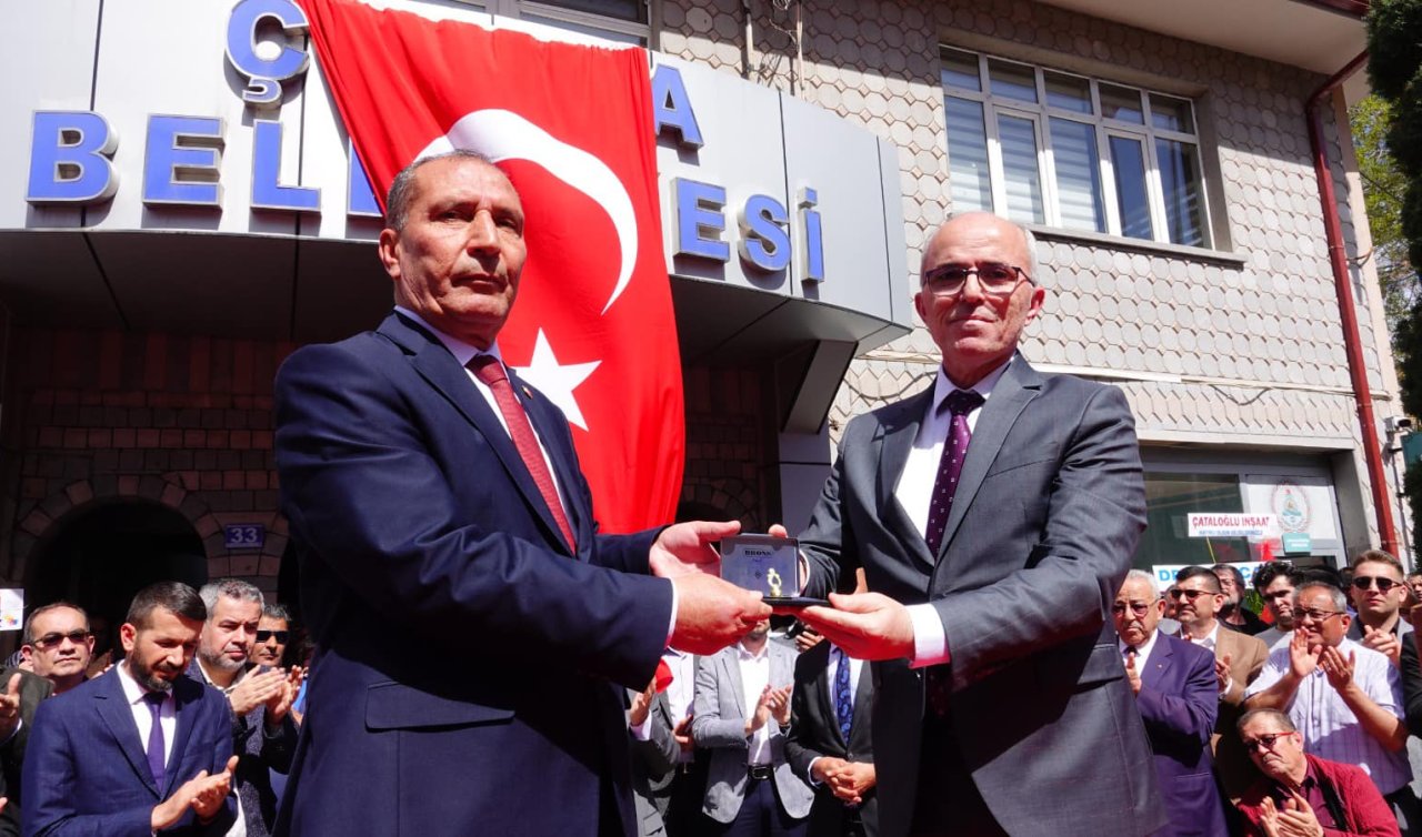 Çumra Belediye Başkanı Mehmet Aydınmazbatasını aldı