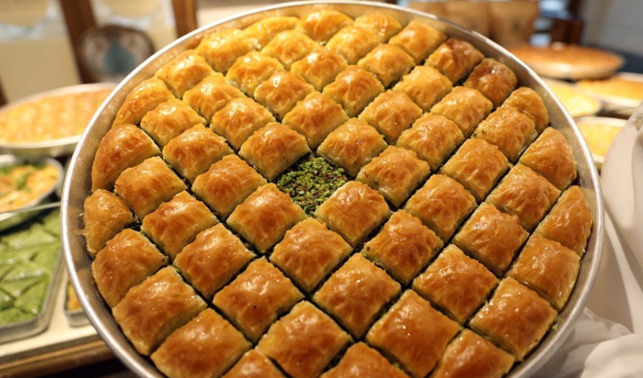  Pastaneden baklava almanıza gerek yok! Evde pastane usulü baklava yapımı ve püf noktası