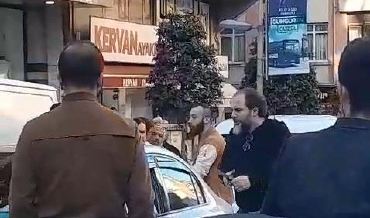 Trafikte tartışma çıktı! Sürücülerden biri diğerinin kafasına baltayla vurdu  
