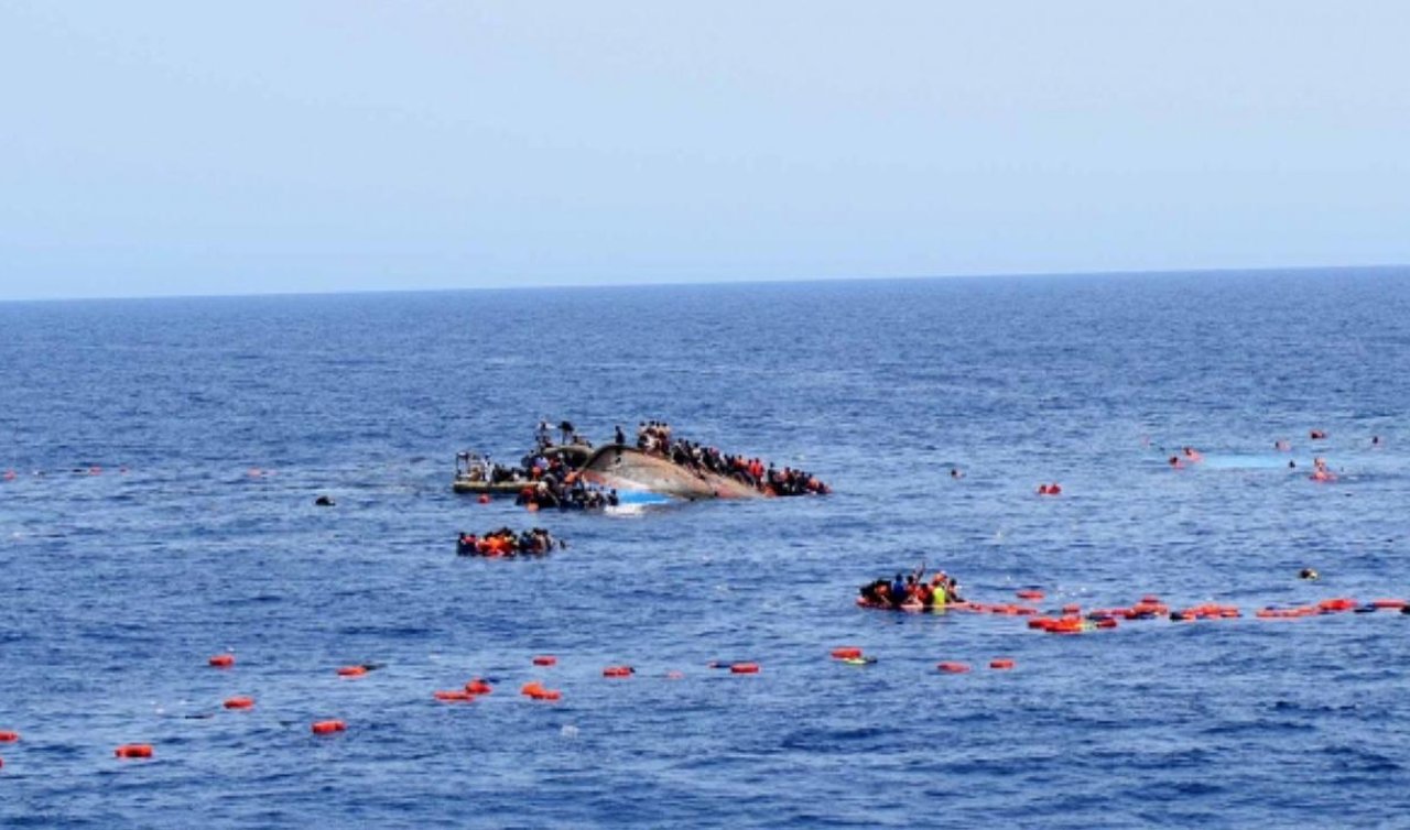 Akdeniz’de göçmen teknesinin batması sonucu 9 kişi öldü