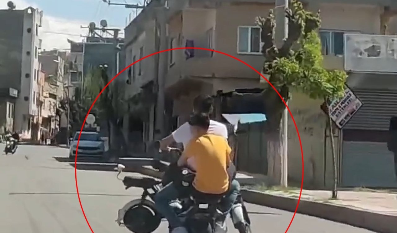 Elektrikli bisiklet üzerinde elektrikli bisiklet taşıdılar