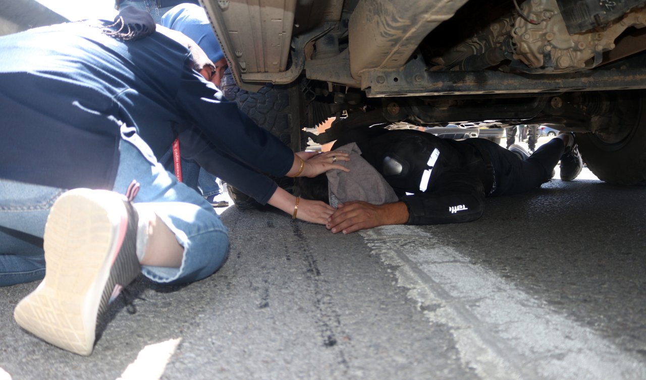 Motosikletten düşüp kamyonetin altında kaldı! İlk sorduğu soru şok etti 