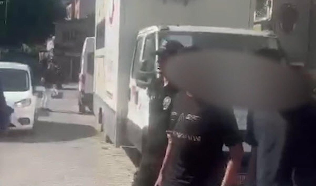 Oyuncak Kalaşnikof ile 3 bin 800 TL gasp etti!  