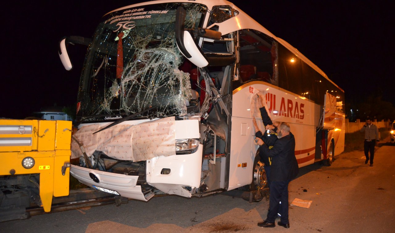 TIR’la çarpışan otobüs öğrenci yurdunun duvarına çarptı: 3 yaralı