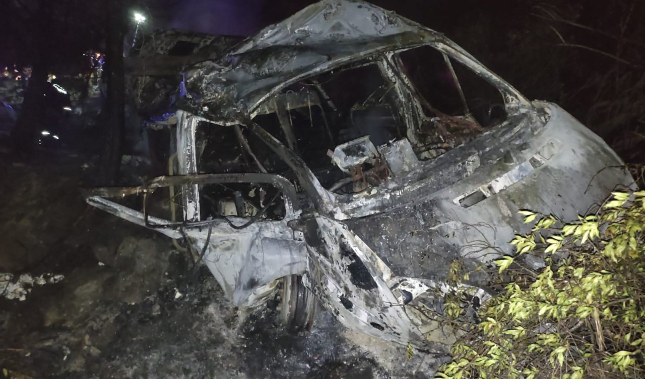 Uçuruma düşen tarım işçisi taşıyan minibüs yandı: 3 ölü 18 yaralı