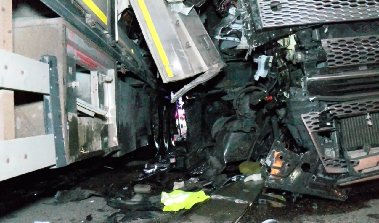 Alkollü TIR şoförü park halindeki 2 TIR’a çarptı: 1 yaralı