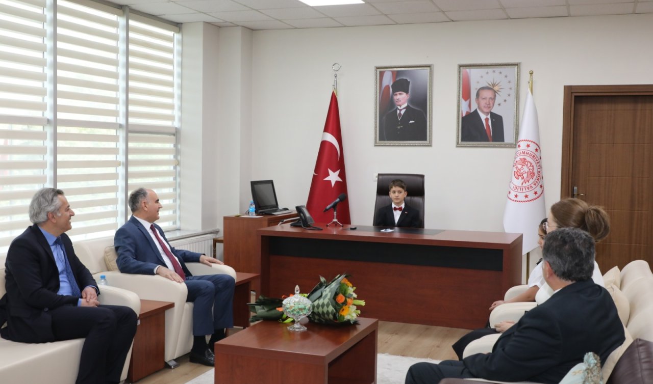 Konya Valisi Özkan 23 Nisan dolayısıyla temsili olarak makamını devretti