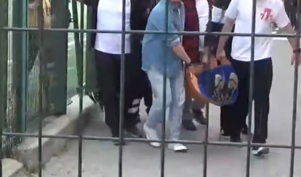 Maç sonrası kavgada dili boğazına kaçan antrenöre teknik ekip müdahale etti
