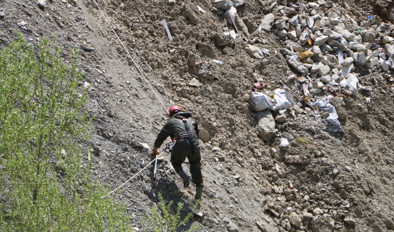  Köprüden geçerken dereye düşüp kayboldu