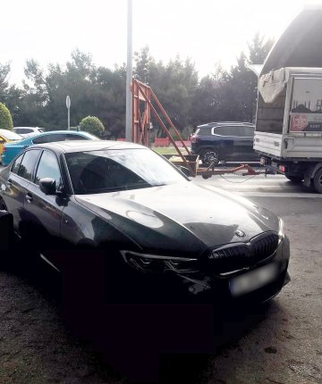 Şarkıcı Yıldız Tilbe sivil polis aracına çarptı