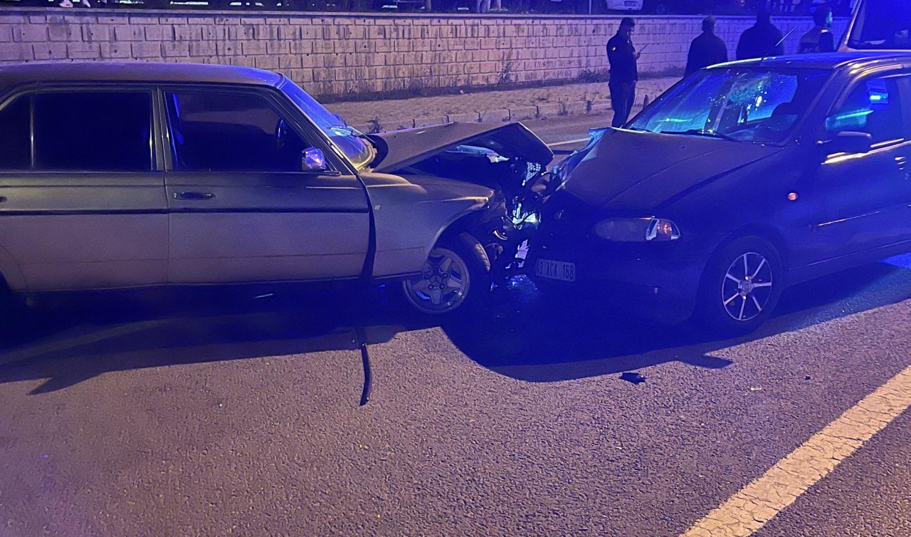 Ters yönde giden otomobil karşı yönden gelen otomobille çarpıştı: 5 yaralı