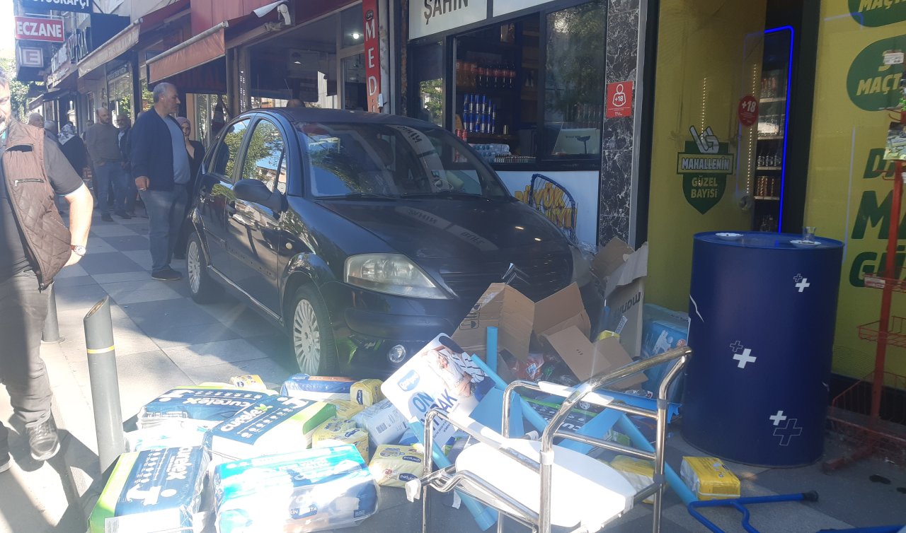 Otomobil kaldırıma çıkıp dükkanlara çarptı; iş yeri sahipleri son anda kurtuldu