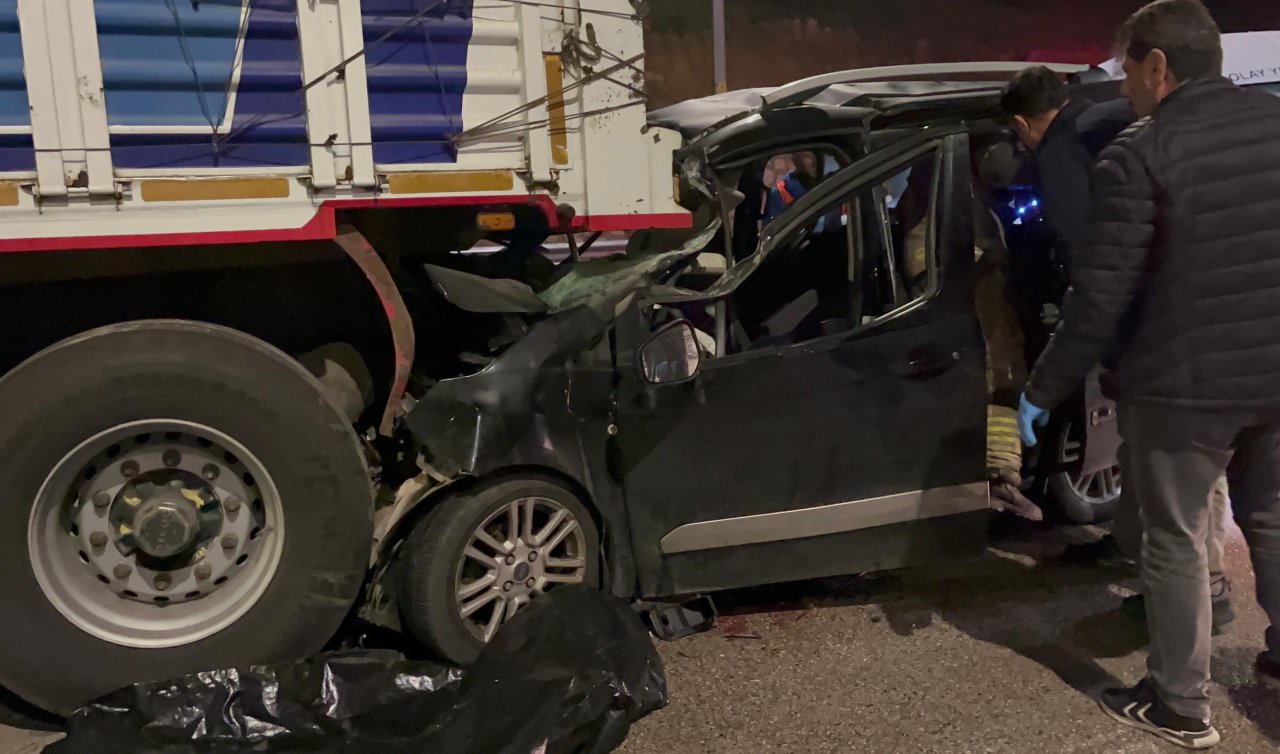 Arıza yapınca yolda duran TIR’a hafif ticari araç çarptı: 1 ölü