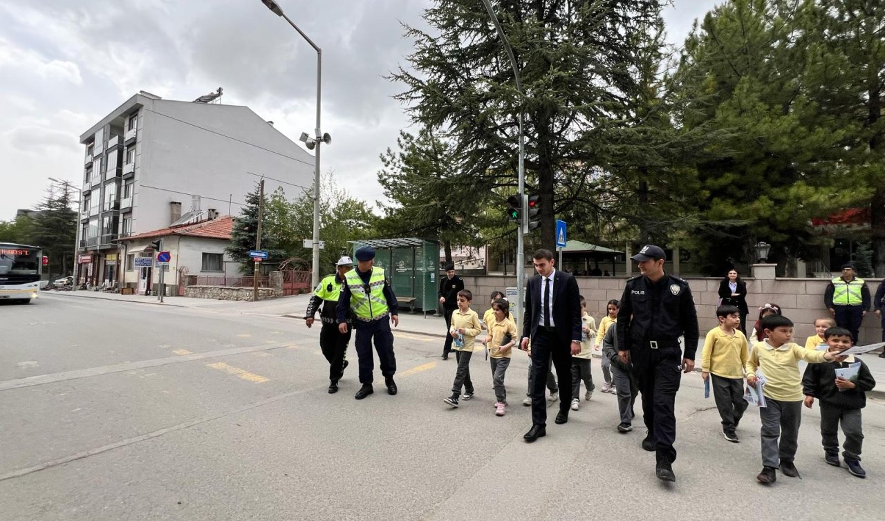 Bozkır’da öğrencilere uygulamalı trafik eğitimi verildi