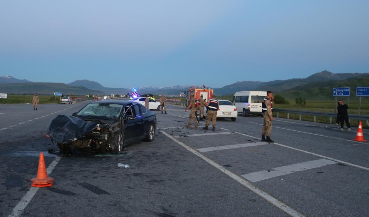 Feci kaza! İki otomobil çarpıştı: 3 ölü 5 yaralı