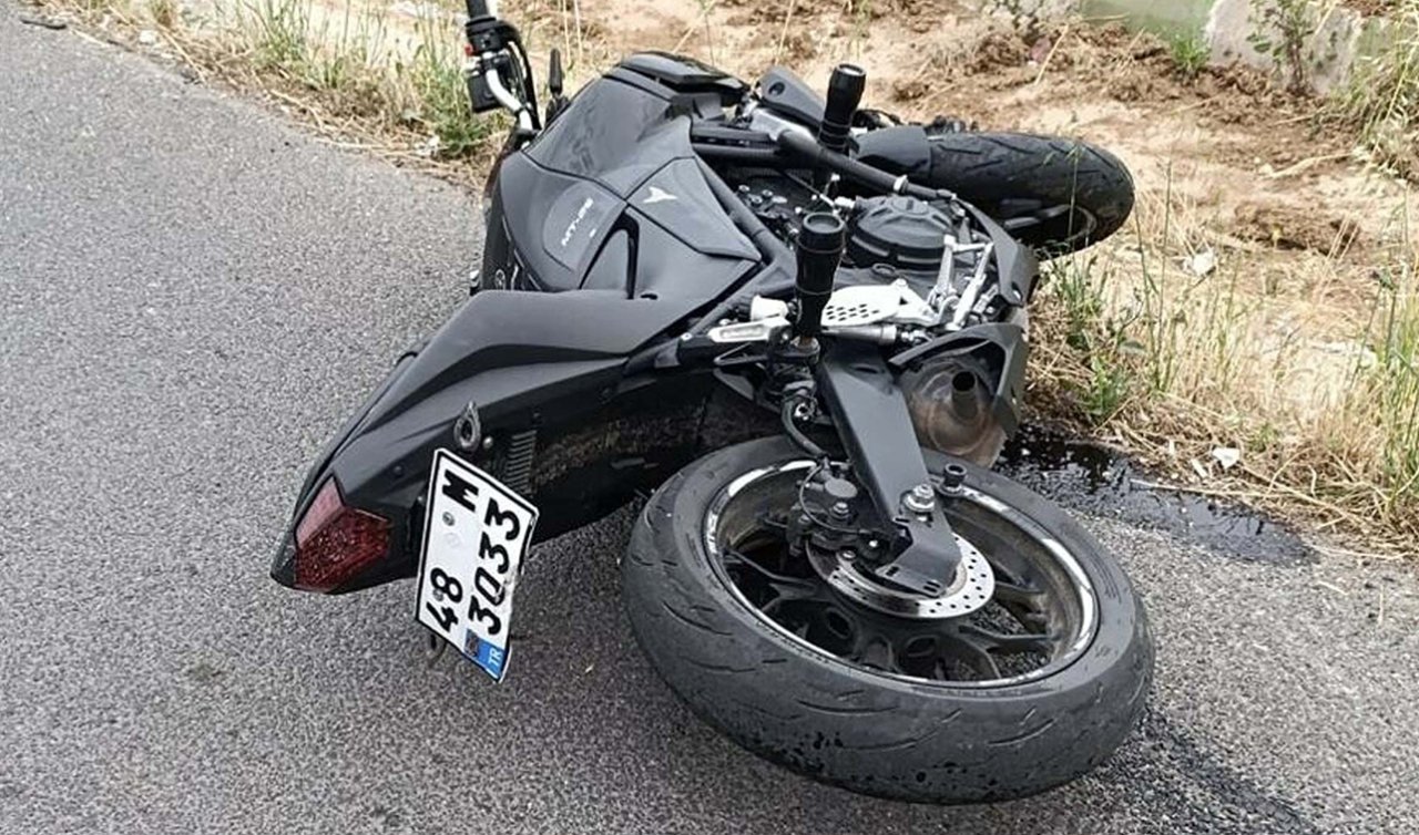 Bariyere çarpan motosikletteki 2 arkadaş öldü!