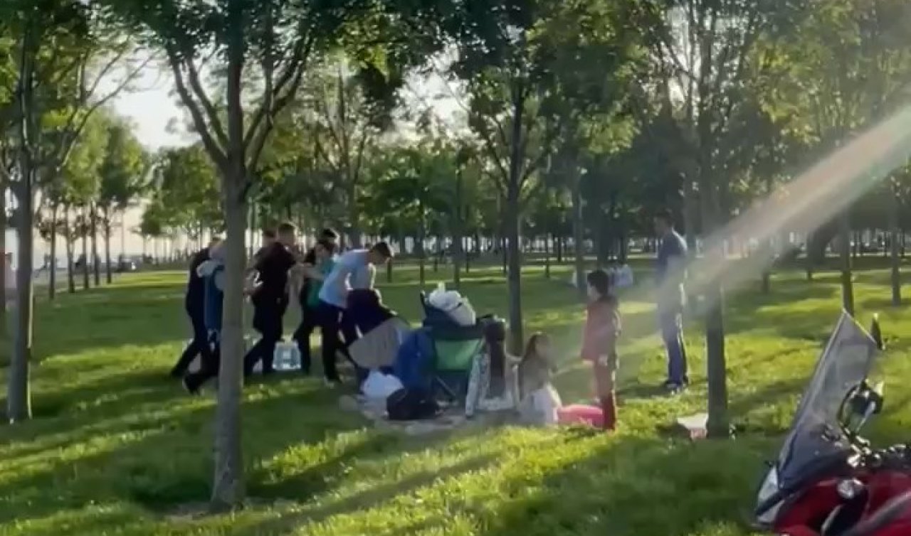 Keserle zabıtaya saldıran seyyar satıcıya tekme tokat dayak