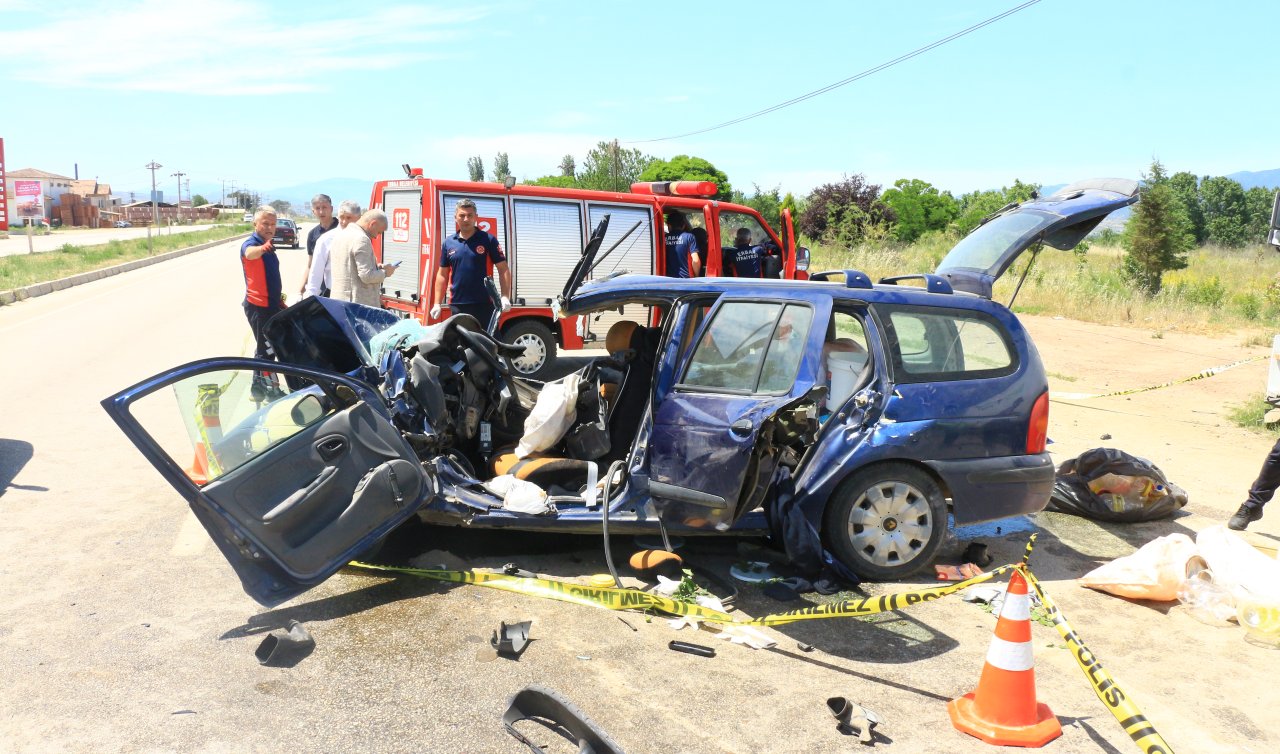 Otomobil karşı şeride geçip kamyonla çarpıştı: 1 ölü 1 yaralı