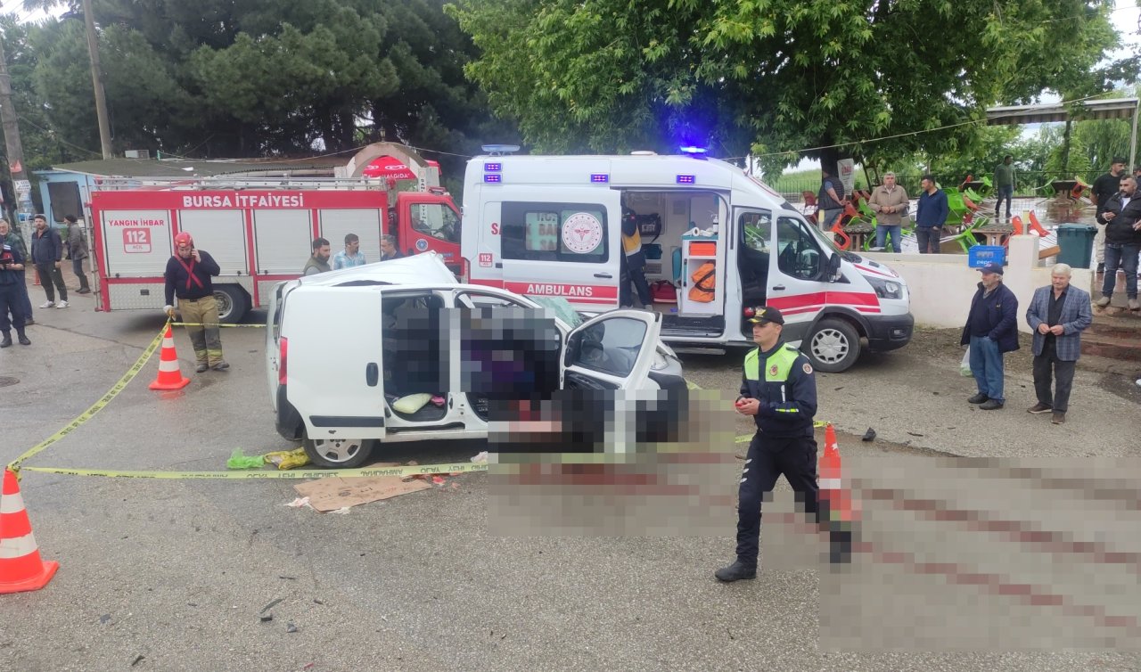 TIR’ın savrulan dorsesine karşı yönden gelen hafif ticari araç çarptı: 3 ölü 4 yaralı