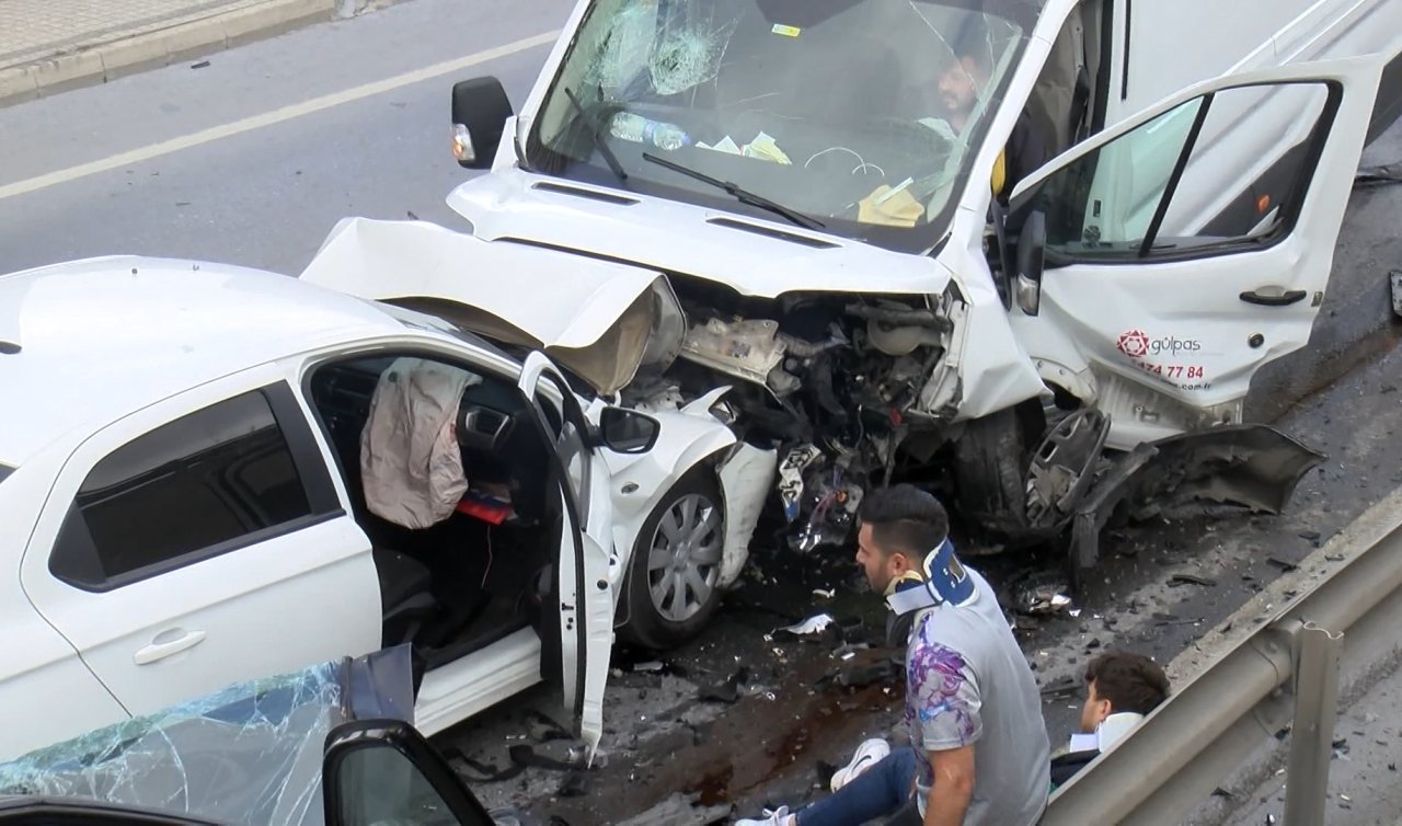 2 otomobil panelvanla kafa kafaya çarpıştı; 2’si ağır 6 yaralı