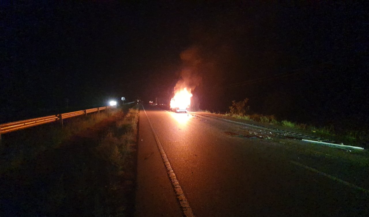 TIR’a çarpan otomobil yandı; sürücü öldü 