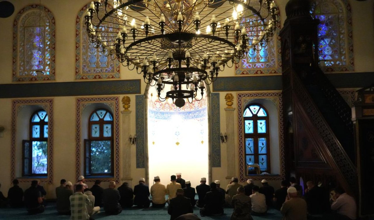 Şehitler ve Filistinliler için sabah namazında tüm camilerde dua edildi