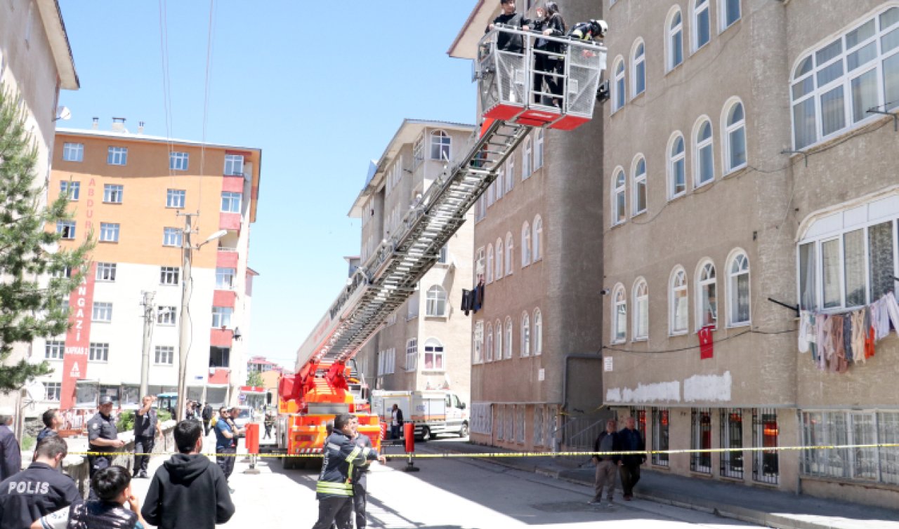 Erzurum’da 5 katlı binanın merdiveni çöktü