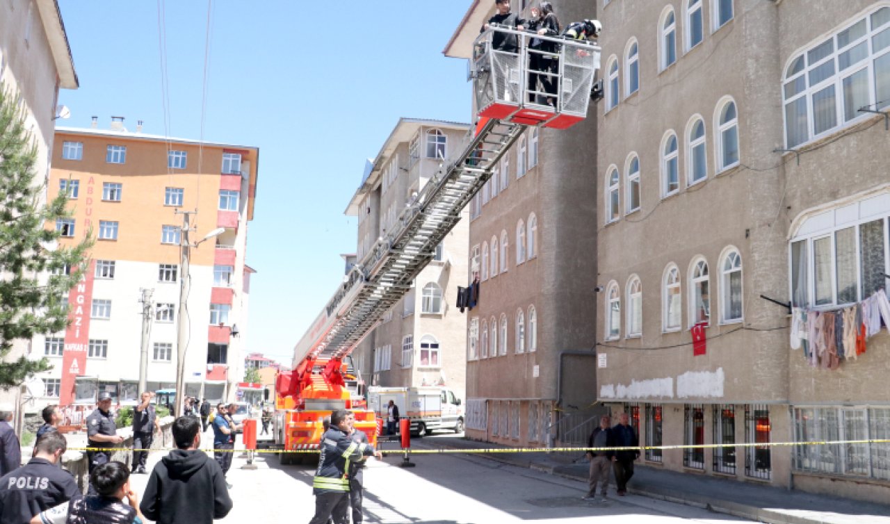  Erzurum’da 5 katlı binanın merdiveni çöktü