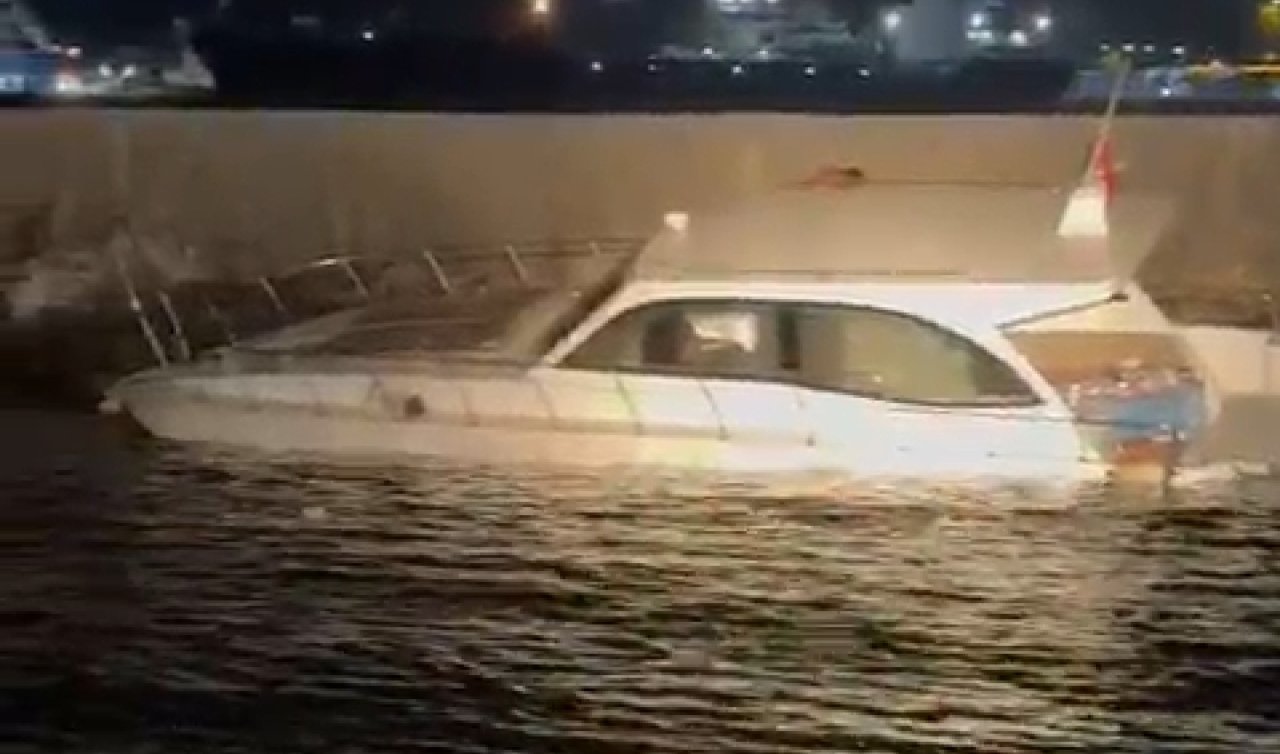 Tekne mendireğe çarptı: 10 kişi kurtarıldı