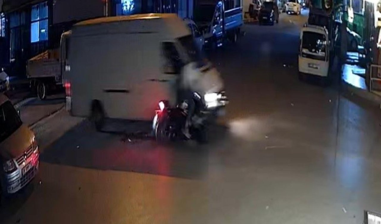 Hafif ticari araçla motosiklet çarpıştı