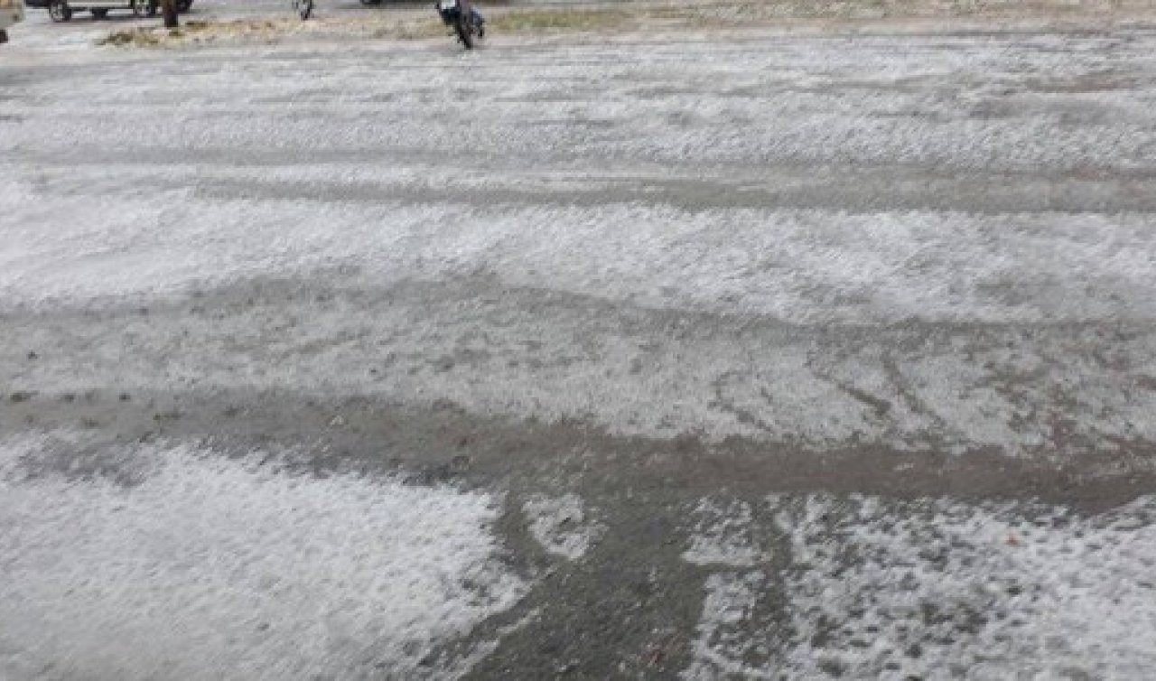 Kadınhanı ilçesinde sağanak ve dolu etkili oldu