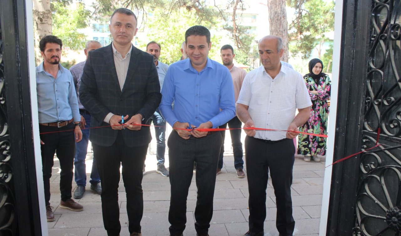 Beyşehir Kaymakamı Akpınar lise öğrecilerinin yıl sonu sergisine katıldı 