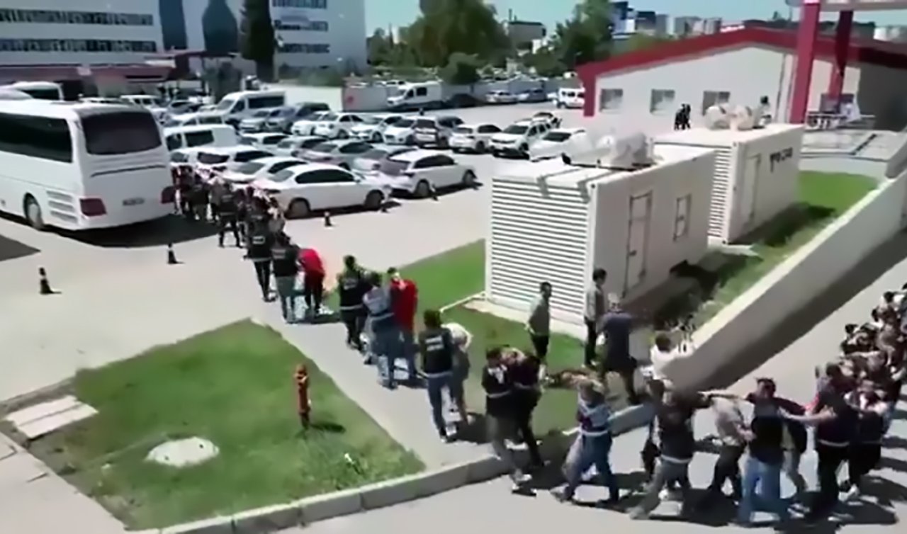  Uyuşturucuyu “Kübra’’ ve “Ice’’ polisi ise “Amca’’ diye şifrelemişler