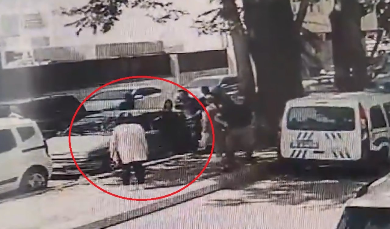 Otomobilde bırakılan 2 yaşındaki ikizlerin kurtarılmasına yardım eden esnaf: Kan ter içindeydiler